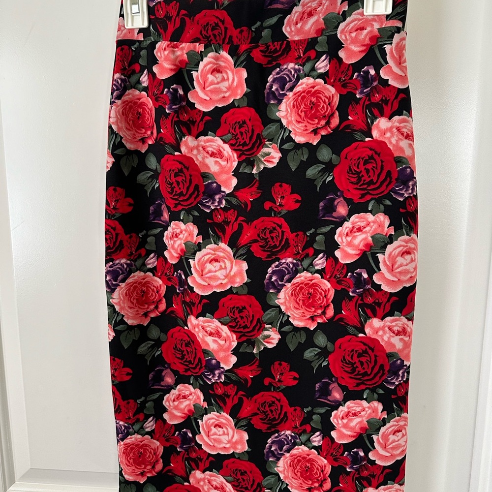 New Mix Floral Pencil Skirt - Size Medium